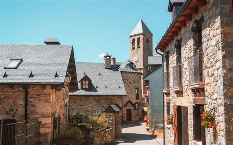 The Hidden Treasure of Huesca! A 5th Century Spanish Folktale Examining Greed and Trust.